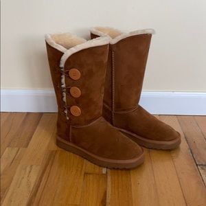 Ugg boots Bailey button triplet NWOT